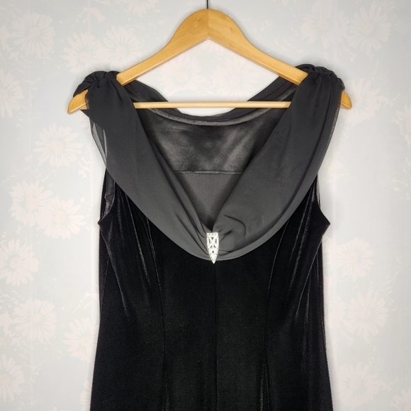 Vintage Black Velvet Gown With Drapped Open Back Rhinestone Pleated Train 10 - Picture 5 of 13